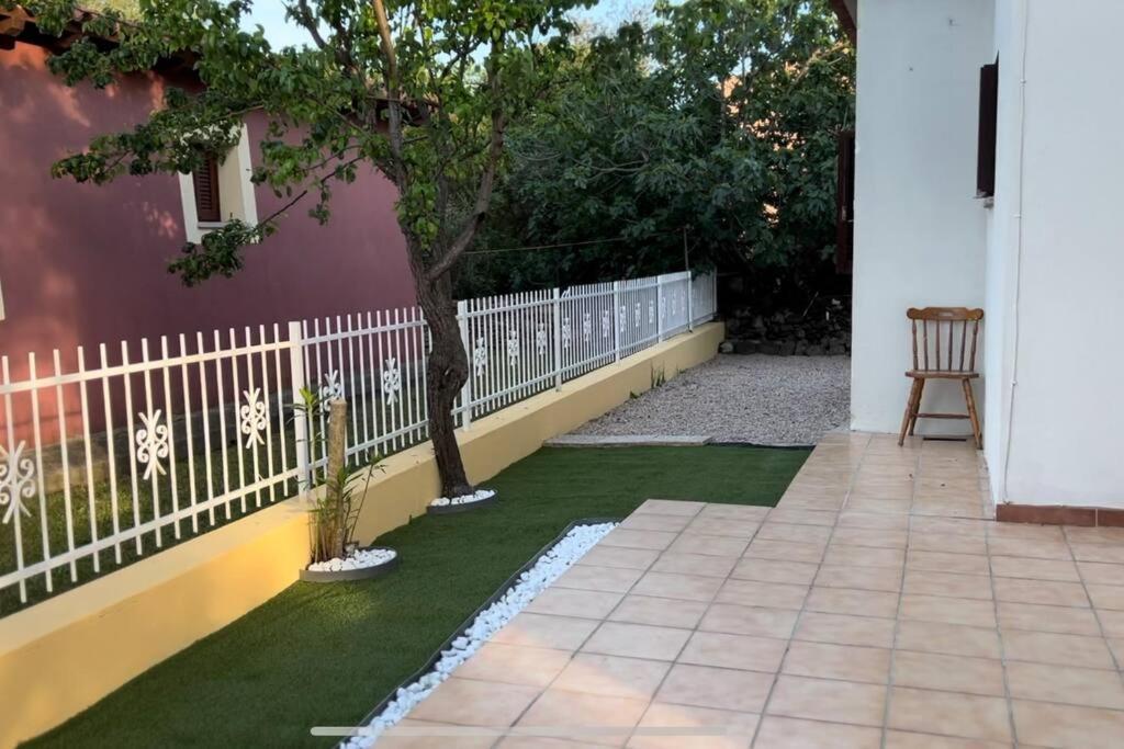 Comoda Villetta Con Giardino San Teodoro  Εξωτερικό φωτογραφία